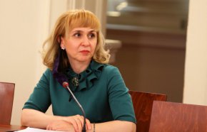 "Недостатъчният размер на подкрепата, която се осигурява от държавата за закупуване на нови и подходящи медицински изделия и липсата на въведени механизми за адекватното й актуализиране, създават реални предпоставки за нарушаване на правата на хората с увреждания“, подчерта тя.