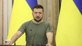 "Подготвяме се да модернизираме дипломатическата служба, ще укрепим украинските посолства", допълни украинският президент.