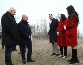 В хода на изграждането на детската болница България ще може да разчита на безвъзмездната експертна помощ по оценката на строителството от страна на Европейската инвестиционна банка и от израелски специалисти.

 