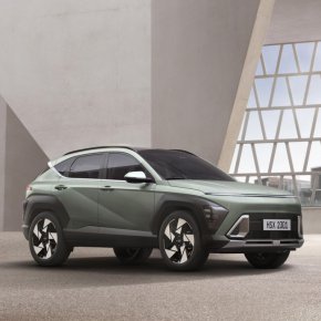 
Hyundai разкри повече спецификации за обновения Kona за 2024 г.
Той е оборудван с двигатели, които се пренасят, и предлага хибриден вариант, който все още не е потвърден за САЩ.