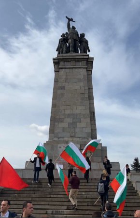 Заседанието на Столичния парламент бе съпътствано с протести.