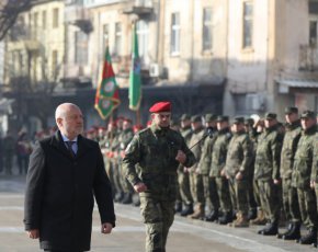 Програмата включва и срещи с водещи изпълнители на проектите за модернизация на Българската армия - компаниите Lockheed Martin и General Dynamics Land Systems. В рамките на визитата министър Тагарев ще посети и заводите на Lockheed Martin в Южна Каролина. Представители на ръководството на компанията ще го запознаят с производствения процес на самолетите F-16 Block 70, предназначени за българските ВВС. 