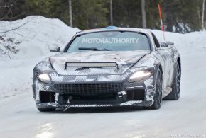 Ferrari е забелязано да тества за първи път прототип на своя наследник на 812 Superfast, който вероятно е оборудван с двигател V-12.