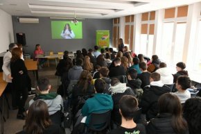 Банките в България се включиха в различни инициативи за повишаване на финансовата грамотност на деца и младежи.