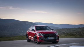 Audi RS Q8 и Lamborghini Urus имат общ V-8 с два турбокомпресора, но Urus обикновено има предимство по отношение на мощността.