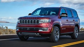 Stellantis потвърди електрифициран Jeep Wagoneer, нови хибриди и 1,6-литров турбо двигател