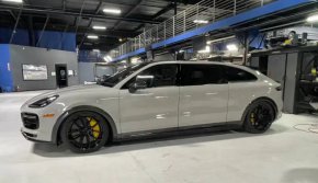 Марк Зукърбърг получи персонализиран миниван Cayenne Turbo GT, построен за съпругата му