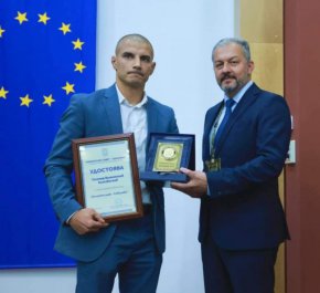 Тихомир Благовестов с почетен знак на Севлиево