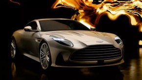 Aston Martin DB12 Goldfinger съчетава класически външен вид с акценти от 18-каратово злато