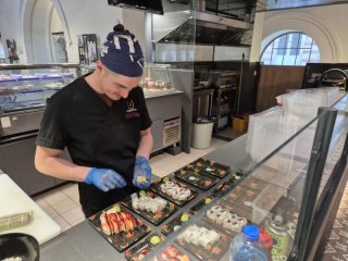   ДА! Всичко добре направено на място в Obento Sushi в Халите