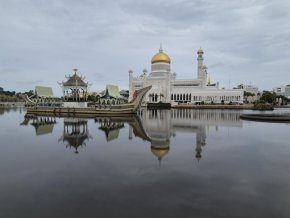   Как най-богатият в света превърна народа си в най-заможен с 0 данъци, лихви по заеми, такси, осигуровки и подарени къщи: Брунейска история (ФОТОГАЛЕРИЯ)