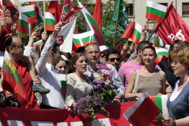 Сергей с дъщеря си на първомайски митинг