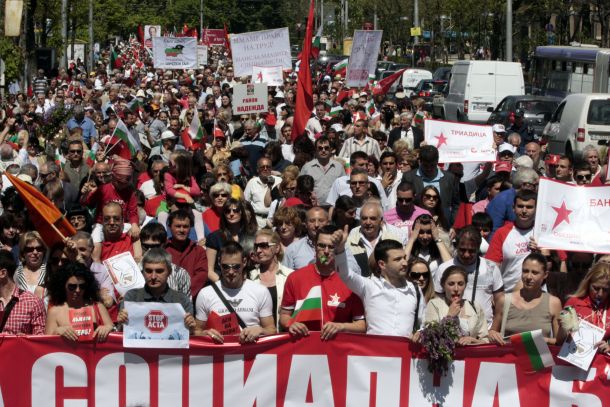 Сергей с дъщеря си на първомайски митинг