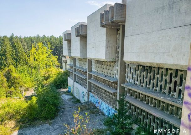 Виж дома на Т.Живков в развалини(ФОТОГАЛЕРИЯ)  